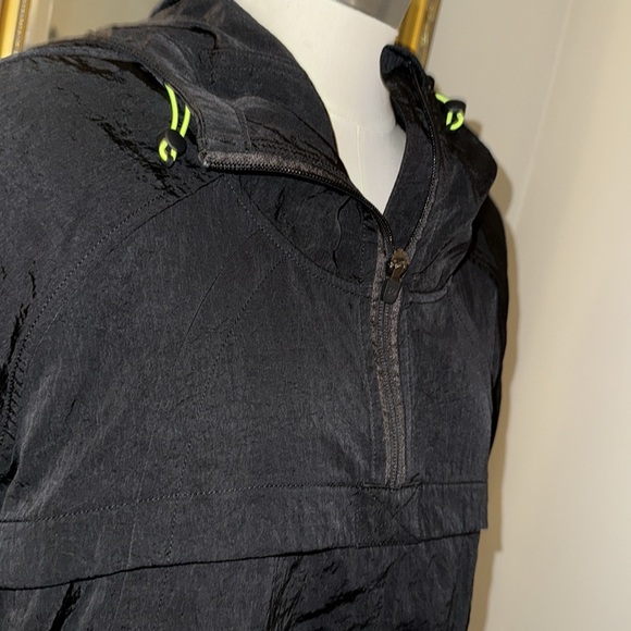 Lululemon Black Hooded 1/2 Zip Windbreaker with Neon Accents. EUC. Size M/L. - Picture 5 of 9